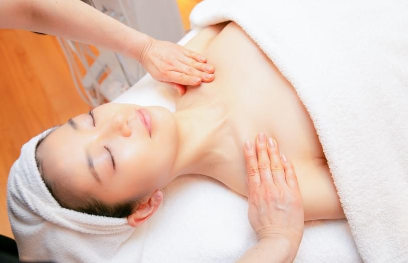 エステティックサロン施術の様子2